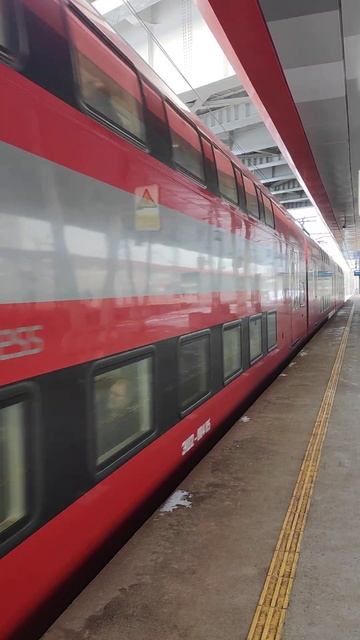 Электропоезд ЭШ2 на платформе Окружная МЦД-1