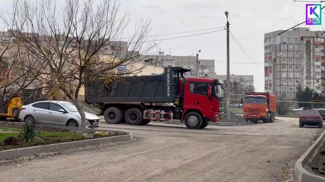 Работы по благоустройству дворов на Индустриальном шоссе активно продолжаются смотреть онлайн