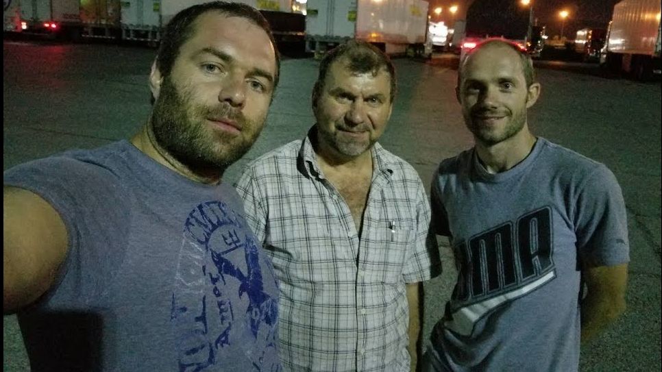 Дальнобой. Август 2017. Иду на Детройт Мичиган. Встреча с братом и отцом. Меняем компьютер брату.