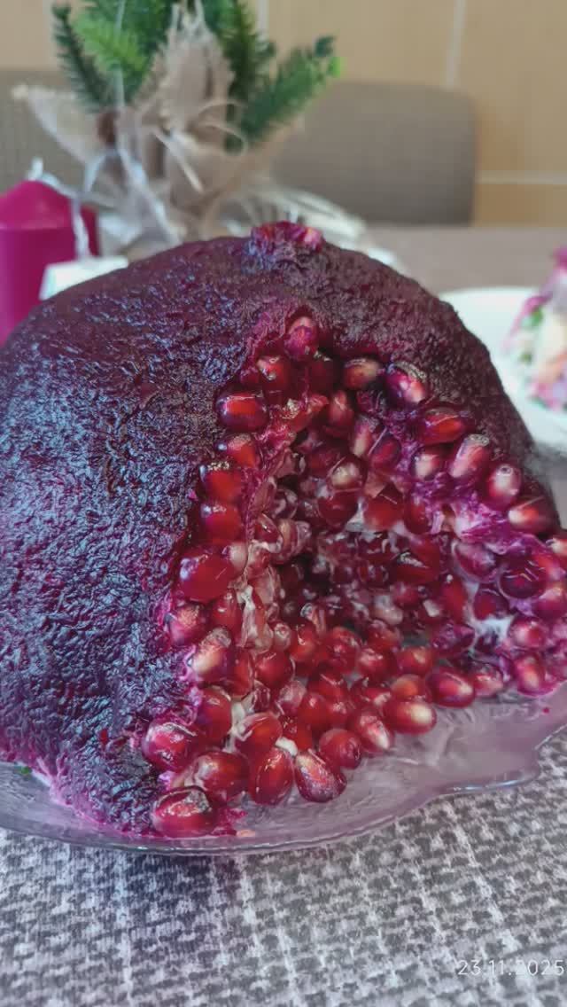 Салат Селёдка под шубой с гранатом.