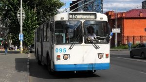Троллейбус Екатеринбурга ЗиУ-682Г-012 [Г0А] борт. №095 маршрут 35 на остановке «Куйбышева»