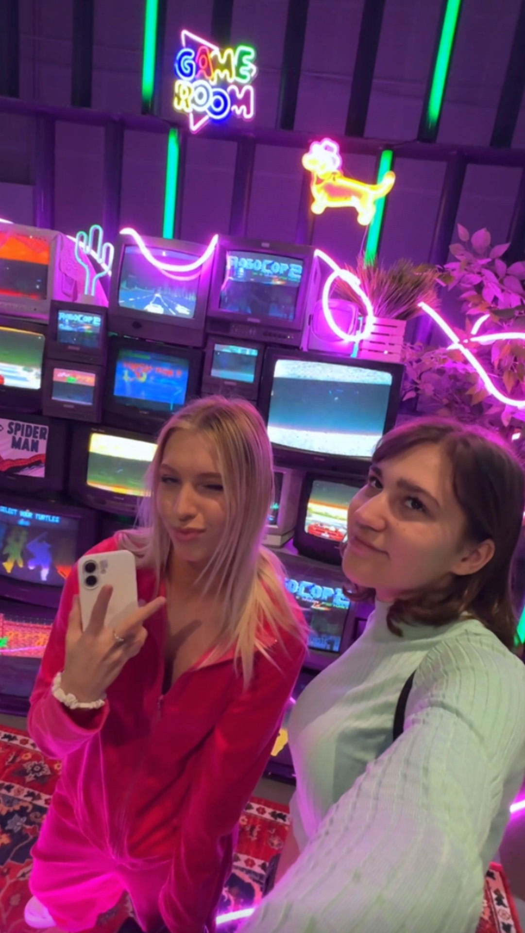 Встретила всех знаменитостей на форуме Культуры и Медиа?! 🤩🎬 смотреть онлайн