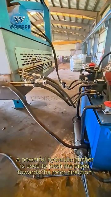 Горизонтальный шредер для переработки трубы из стекловолокна и ПНД максимальной длиной 6 м. смотреть онлайн