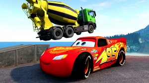 МУЛЬТИКИ ПРО ГРУЗОВИКИ. СКИНУЛИ ДЕСЯТОК ГРУЗОВИКОВ С ОБРЫВА. МАШИНКИ МАКВИН .