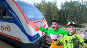 Видео для детей про Поезда . Макс и Рома катаются на поезде