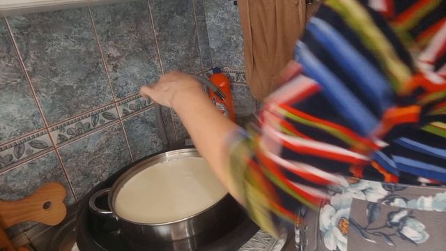 Пытаюсь приготовить сыр Маасдам смотреть онлайн