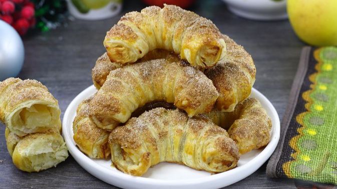 Простое решение к празднику. "ПОДКОВЫ" ИЗ ЯБЛОК И СЛОЁНОГО ТЕСТА смотреть онлайн