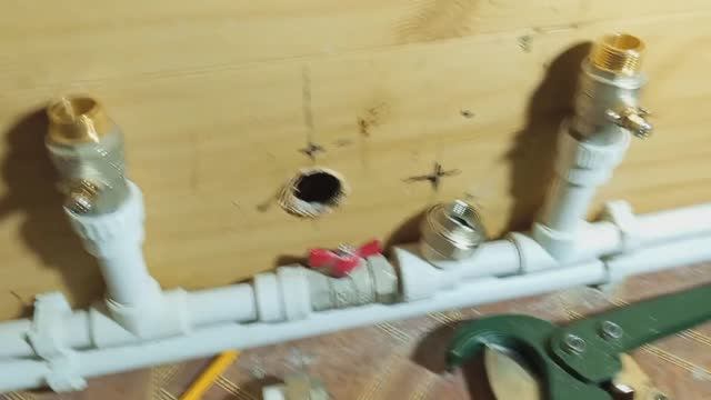 Начинаю проводить отопление в сан узел . смотреть онлайн