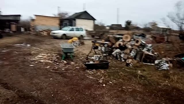 Привезли 3 кормушку для коров.