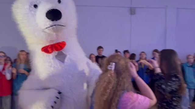 Поздравили дочь 🥳с днём рождения🥳 коллеги и друзья. #ростовыефигуры смотреть онлайн