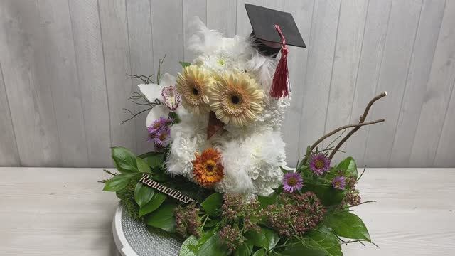 Белая сова из живых цветов смотреть онлайн