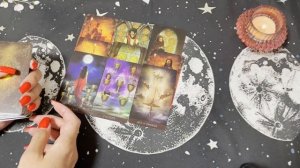 Скучает ли он по Вам? Гадание на Таро