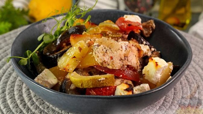 Много вкусных овощей с птицей. КЛЕФТИКО С ИНДЕЙКОЙ смотреть онлайн