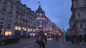 Франция. Вечерняя прогулка среди рождественских украшений Парижа