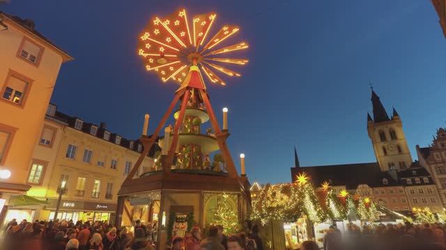 Рождественская ярмарка в Трире 2025 🇩🇪 Волшебная рождественская ярмарка в Трире Вечерняя прогулка смотреть онлайн