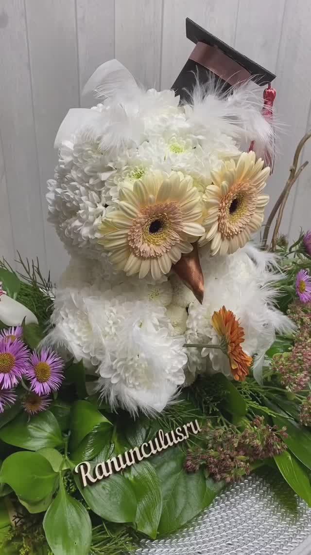 Белая сова из живых цветов смотреть онлайн