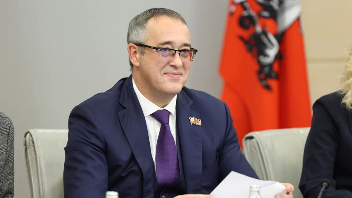 25.11.2025. Алексей Шапошников на круглом столе «Женского движения Единой России» смотреть онлайн