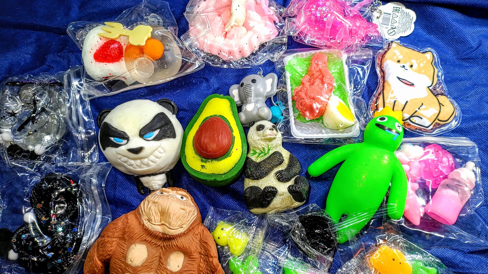 АСМР распаковка сквишей и антистрессов 🥰 Таба лапки 🐾 приятные звуки АСМР сквишей 🥰 режу СКВИШИ ✨ смотреть онлайн