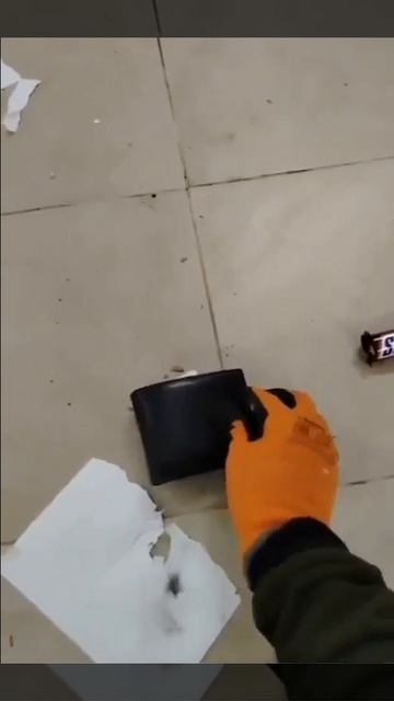 Дорожите руками? не поднимайте бесхозные вещи. смотреть онлайн