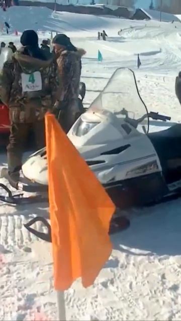 Гонки на снегоходах. смотреть онлайн
