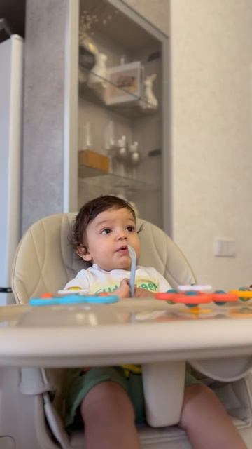 Первые моменты — такие трепетные, хочется сохранить каждую улыбку, каждый взгляд, каждое движение смотреть онлайн