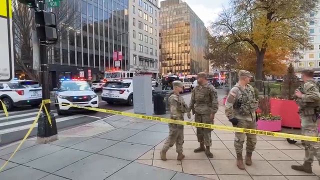 США.У белого дома стрельба.Бомбардировщики уже вылетели по приказу Трамп😁 смотреть онлайн
