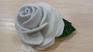 Белая розочка из фоамирана. МК роза из глиттерного фоамирана