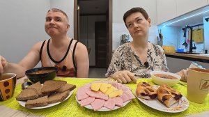 Мукбанг ОБИДЕЛАСЬ на Вована, он ОБОЗВАЛ и раскритиковал мою СТРИЖКУ! В сети нет АНОНИМНОСТИ! Обед