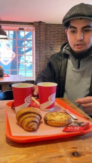 Забежали перекусить