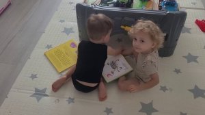 КРИСТИНА ПОМОГАЕТ ПО ДОМУ