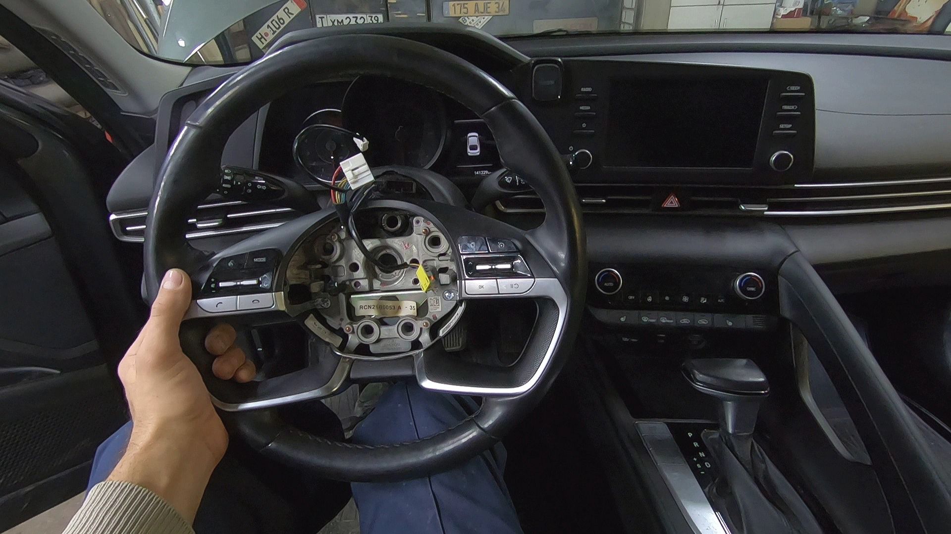 Снятие руля Hyundai Elantra CN7 2021 смотреть онлайн