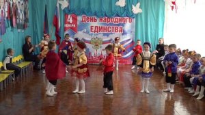 Русский народный танец с балалайками