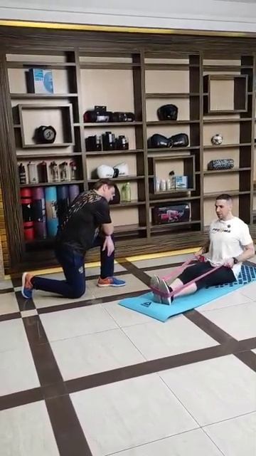 Упражнения для укрепления спины с Эдгардом Запашным. #proximafitness #эллиптическийтренажер #sports смотреть онлайн