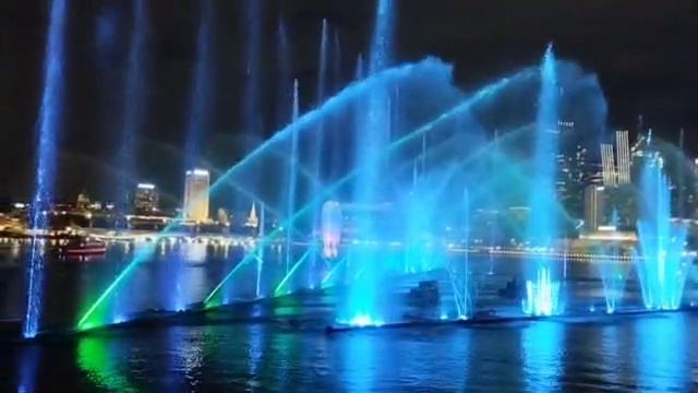 Сингапур. Шоу музыкальных фонтанов. смотреть онлайн