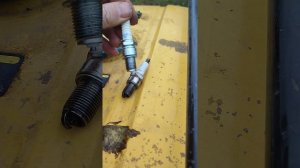 Бензогенератор заводится стреляет во впускной коллектор глохнет отсырело сопротивление в свече зажиг