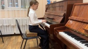 Яскина Валерия. Хоровое отделение. А.Александров «Новогодняя полька».mp4
