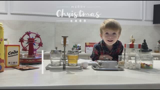 Пряничный дом своими руками. Новогодние детские видео, готовим вместе с Life Romas. Christmas Music