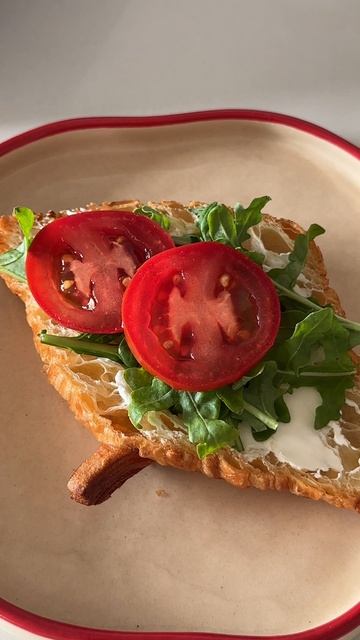 Плоский круассан с начинкой в Электрогриле Kitfort КТ-1699