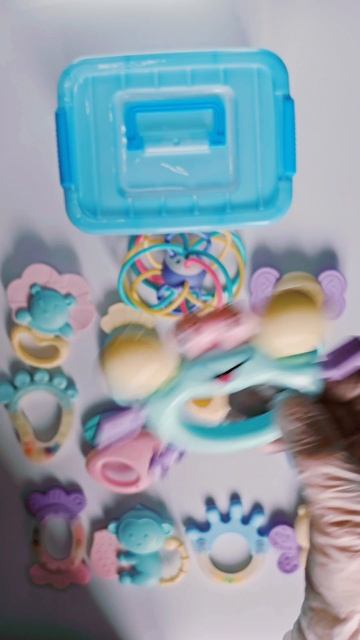 Развивающие игрушки для новорожденных погремушка 0+ набор 13 штук KUNDER смотреть онлайн