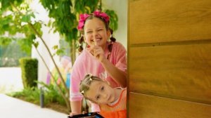 Маша и Мия помогают с волшебным мороженым!