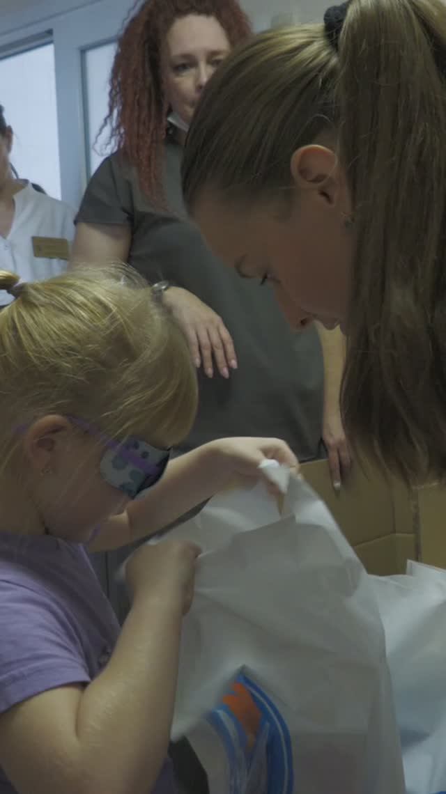 Вручили подарки детям смотреть онлайн