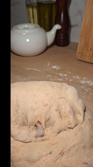 Хлеб с вялеными томатами🥰