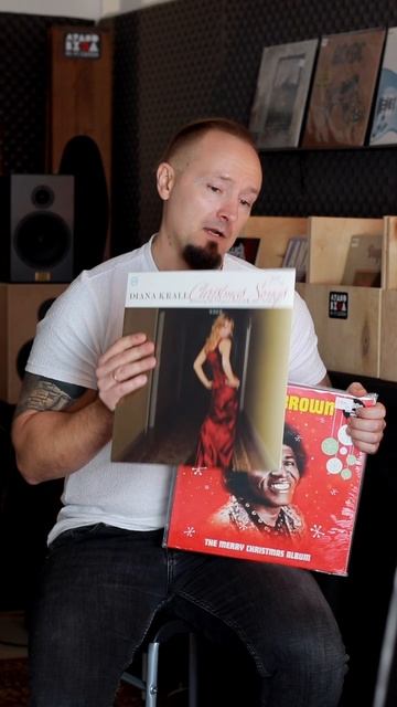 Подборка новогодних виниловых пластинок смотреть онлайн