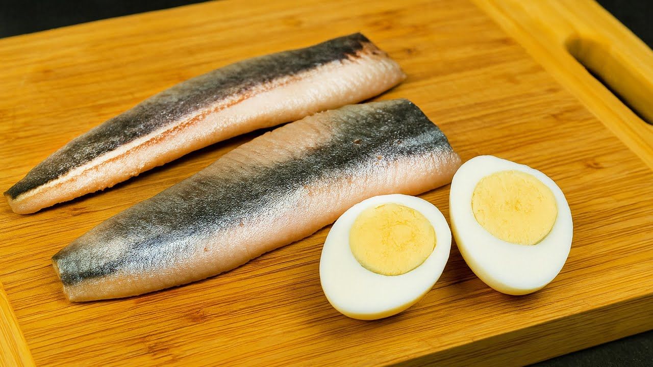 Я влюбился в этот салат! Вкусный салат с селедкой и яйцом. Быстро и невероятно вкусно! (360p) смотреть онлайн