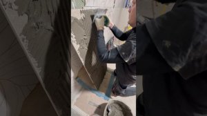 Школа Плиточников. Как нанести клей на керамогранит 60 х120
