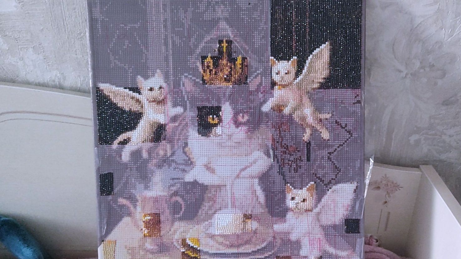 Мой обычный воскресный день. Куда я применяю остатки страз. Обзор картин.