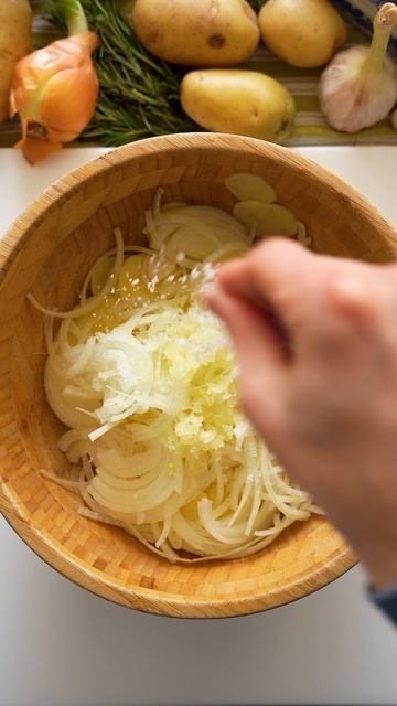 Картофельный гратен с курицей в ароматном чили масле в аэрогриле Kitfort КТ-2295