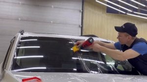 Оклейка лобового стекла антигравийной бронеплёнкой Мурманск