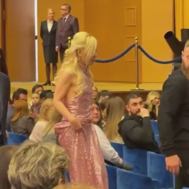 Я назову тебя зоренькой, Только ты раньше вставай... Я назову тебя солнышком, Только везде успевай. смотреть онлайн