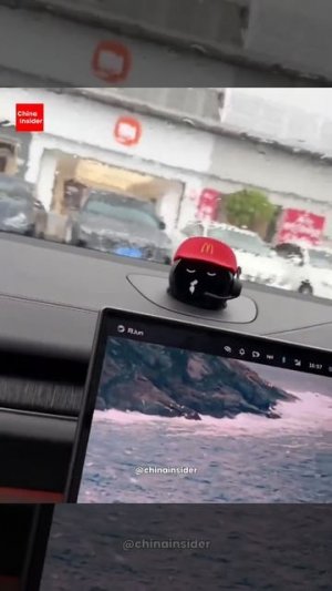 Робот в машине NIO